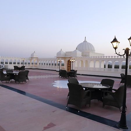 Laxmi Palace Heritage Hotel Dausa Buitenkant foto