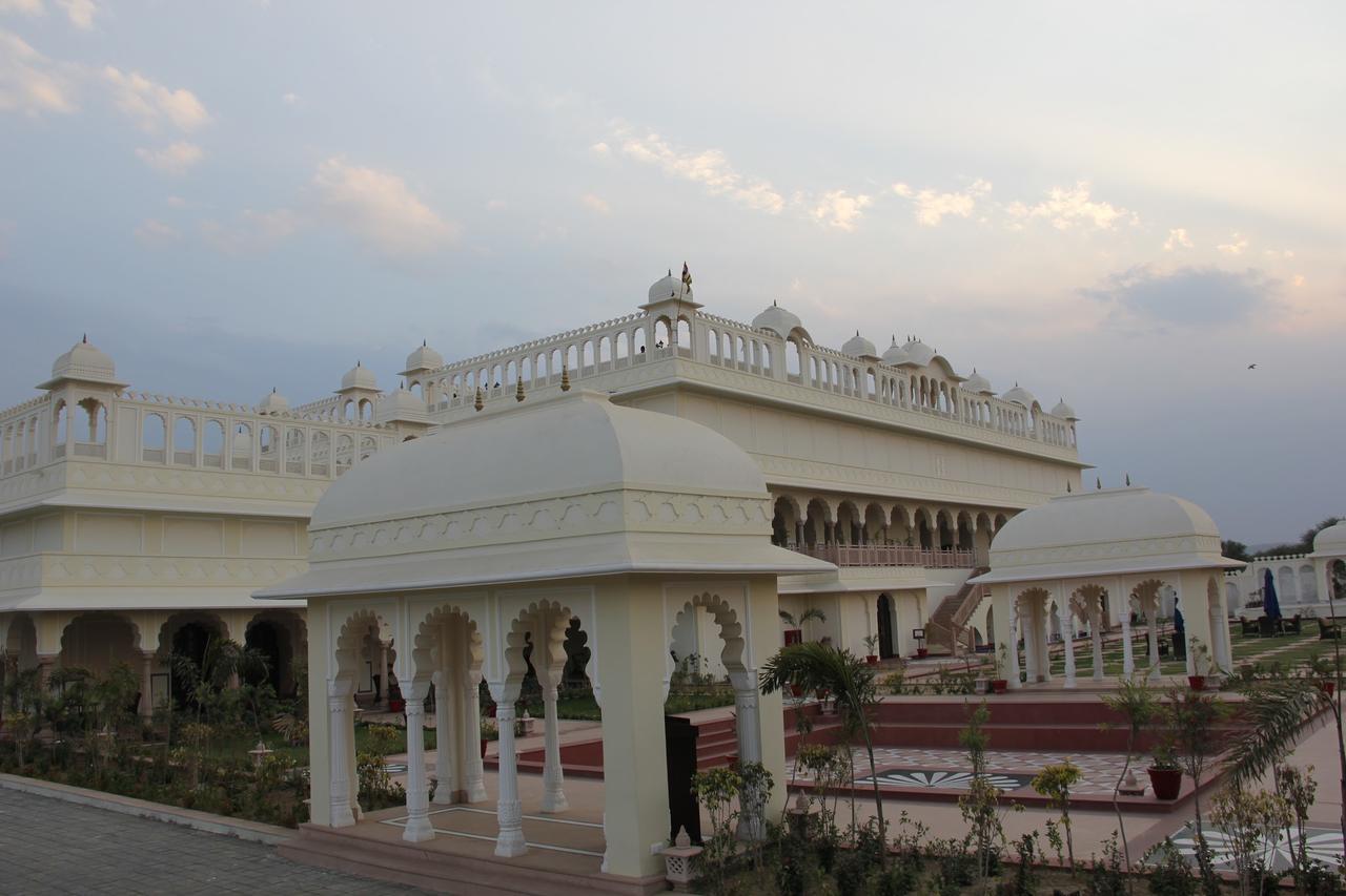 Laxmi Palace Heritage Hotel Dausa Buitenkant foto