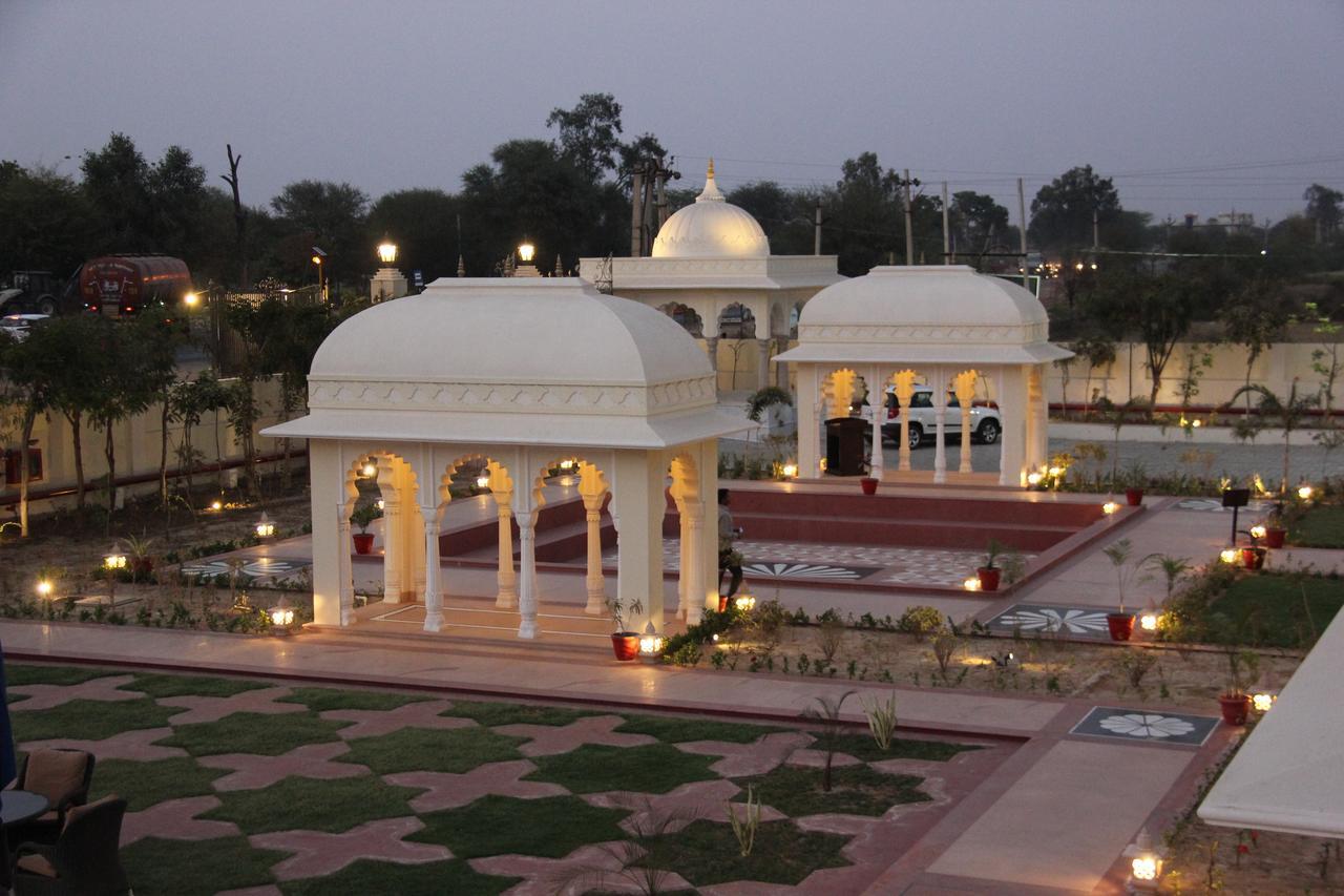 Laxmi Palace Heritage Hotel Dausa Buitenkant foto