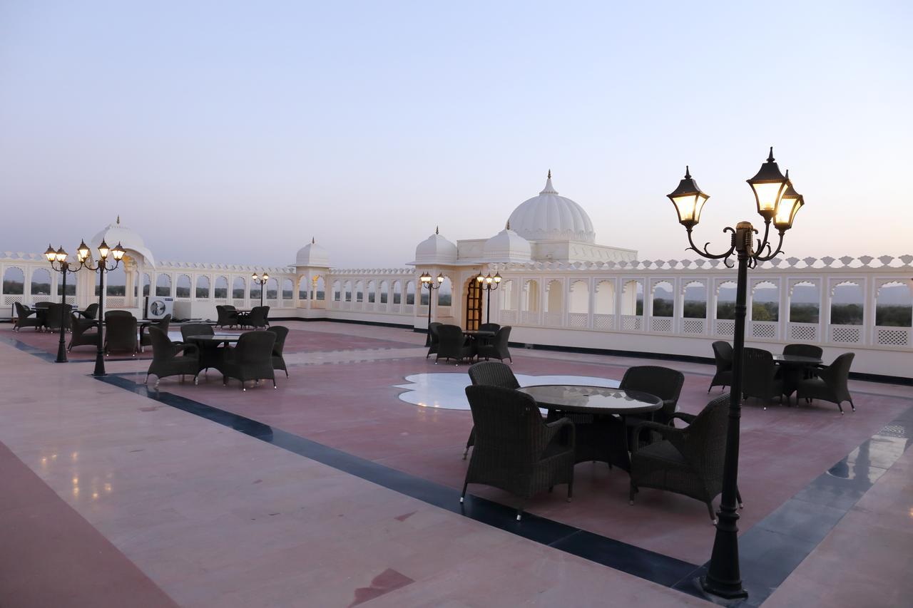 Laxmi Palace Heritage Hotel Dausa Buitenkant foto