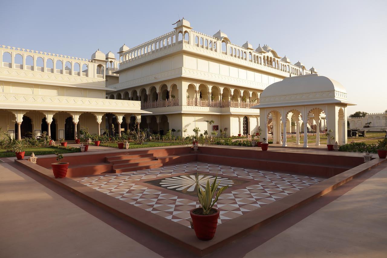 Laxmi Palace Heritage Hotel Dausa Buitenkant foto