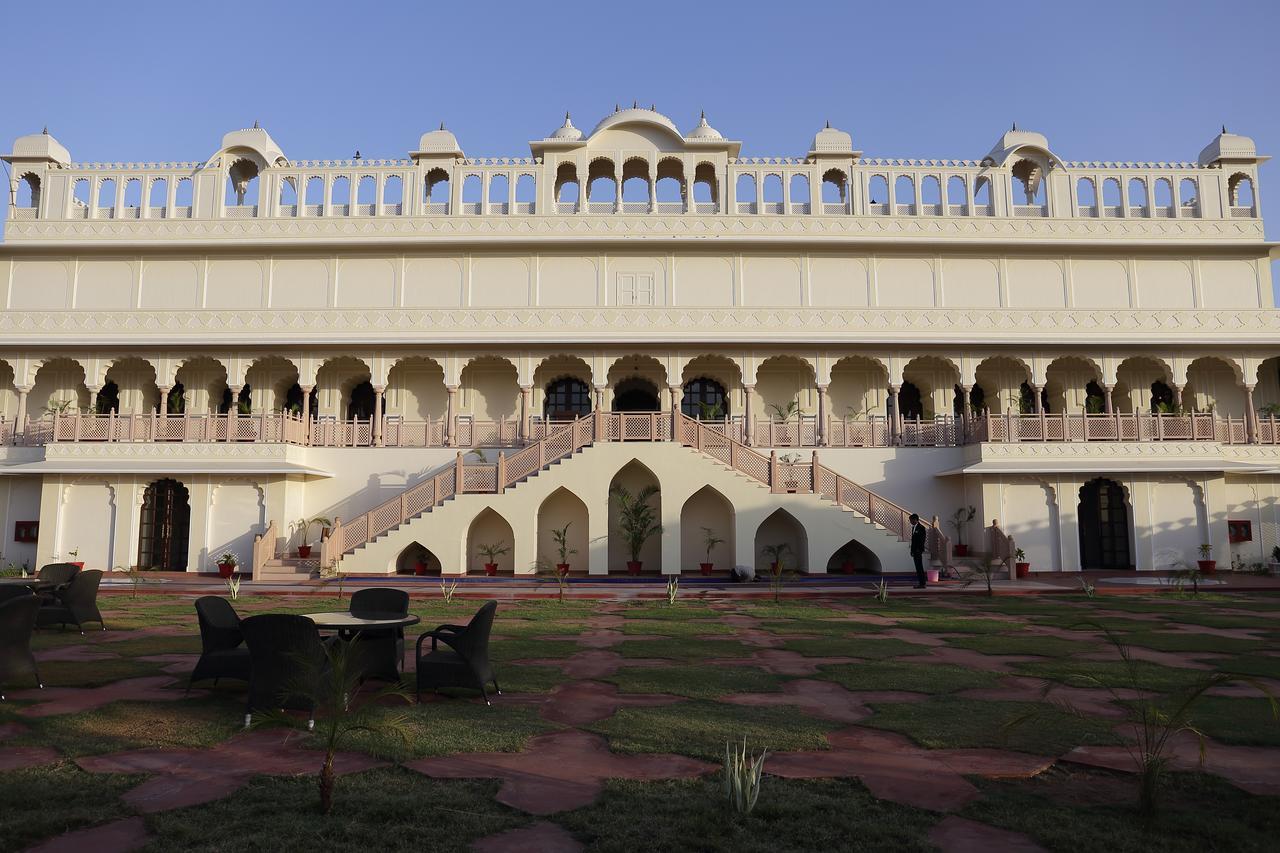 Laxmi Palace Heritage Hotel Dausa Buitenkant foto